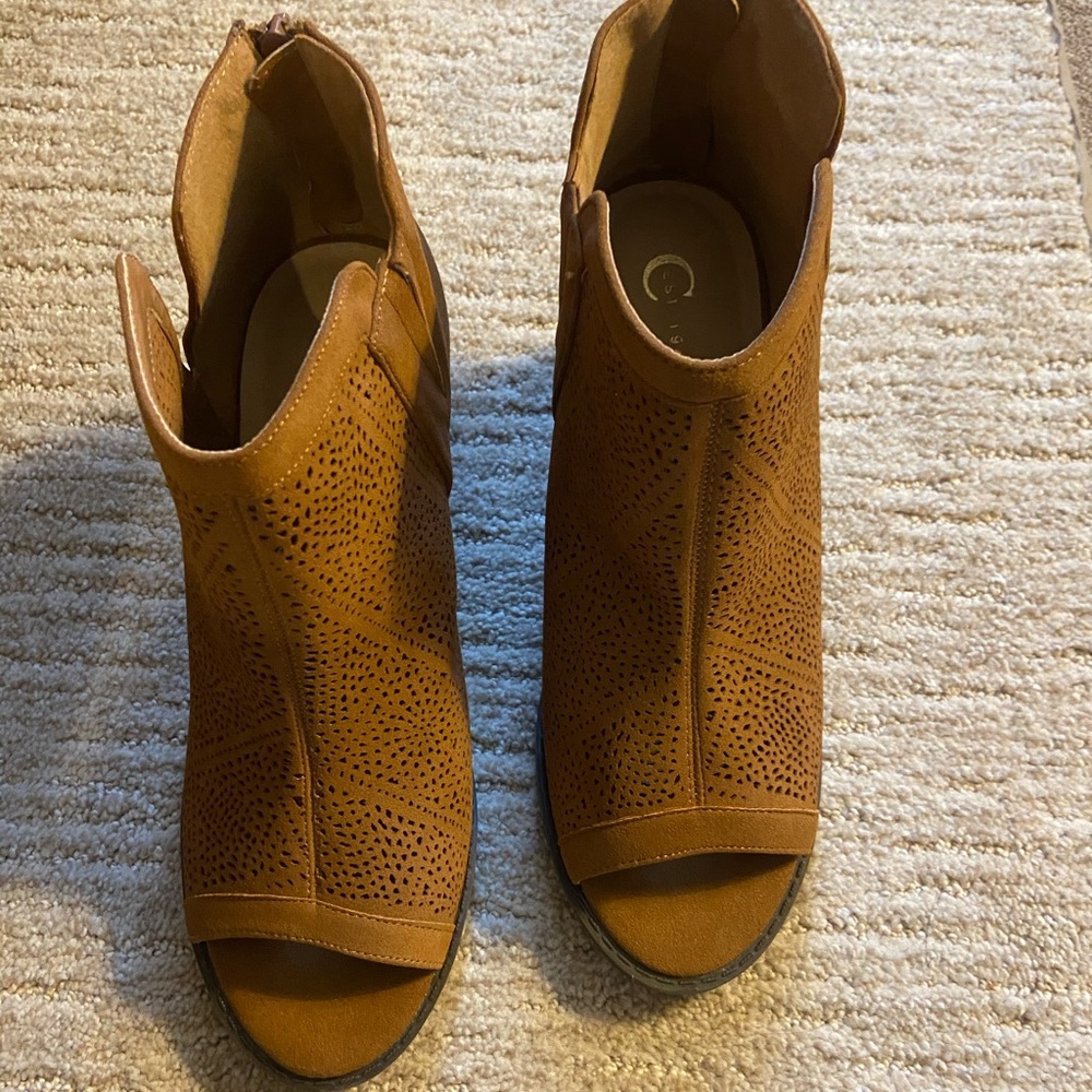 Open toe bootie